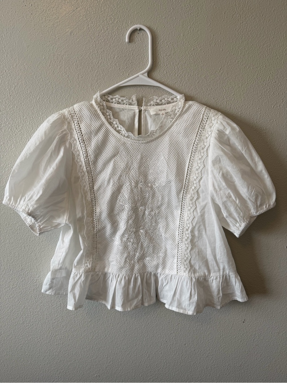 Dee Elly White Lace Puff Sleeve Peplum Hem Top Romantic Whimsical Cottagecore